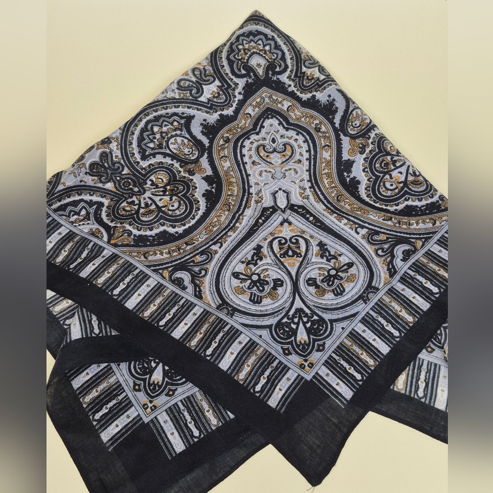 Paisley Print Scarf Back Gray